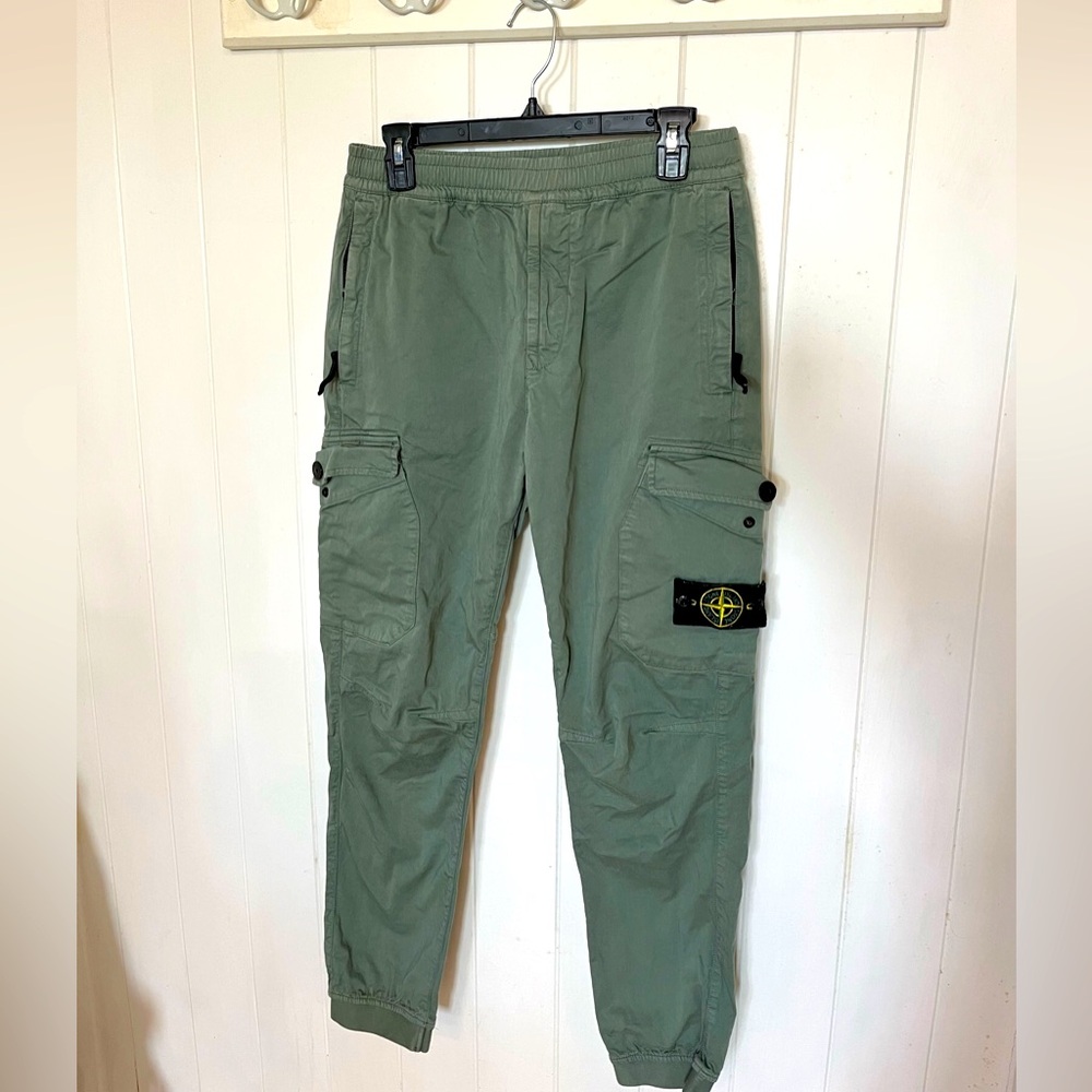 Stone Island. Tapered Jogger. Green